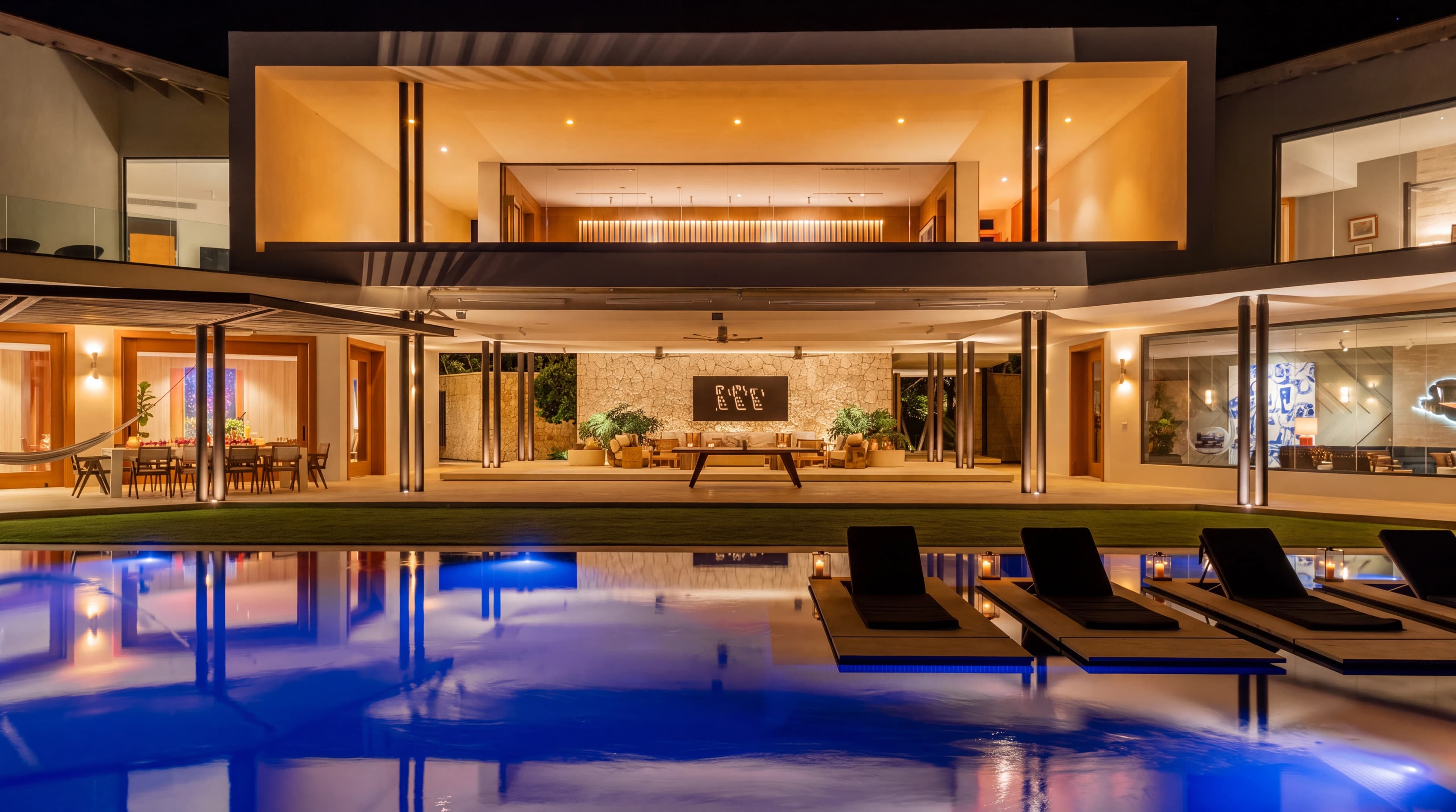 Dye Fore Golf View Villa - pool facade at dusk