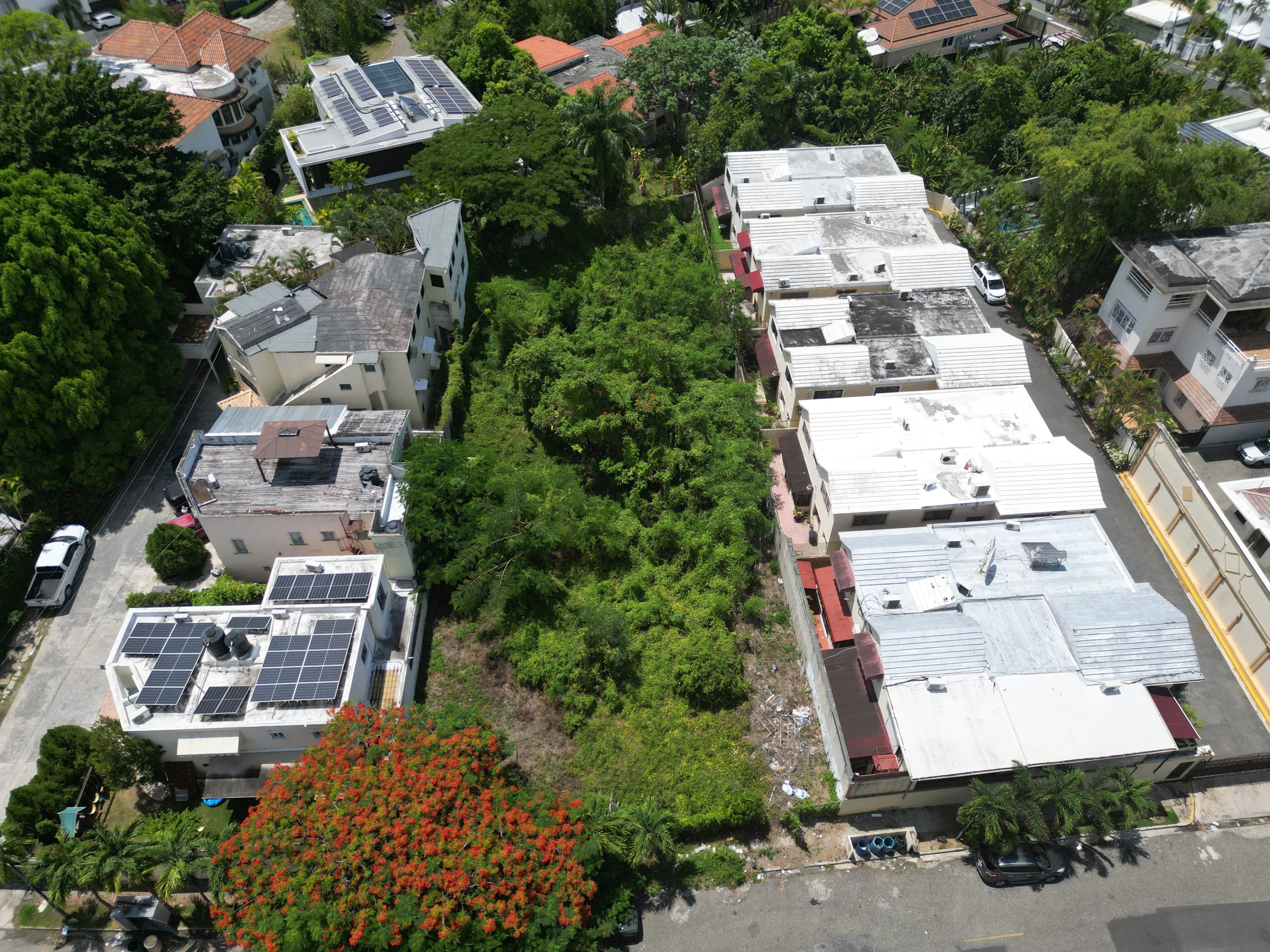 Aerial view of 1,300 sqm development site in Los Cacicazgos.