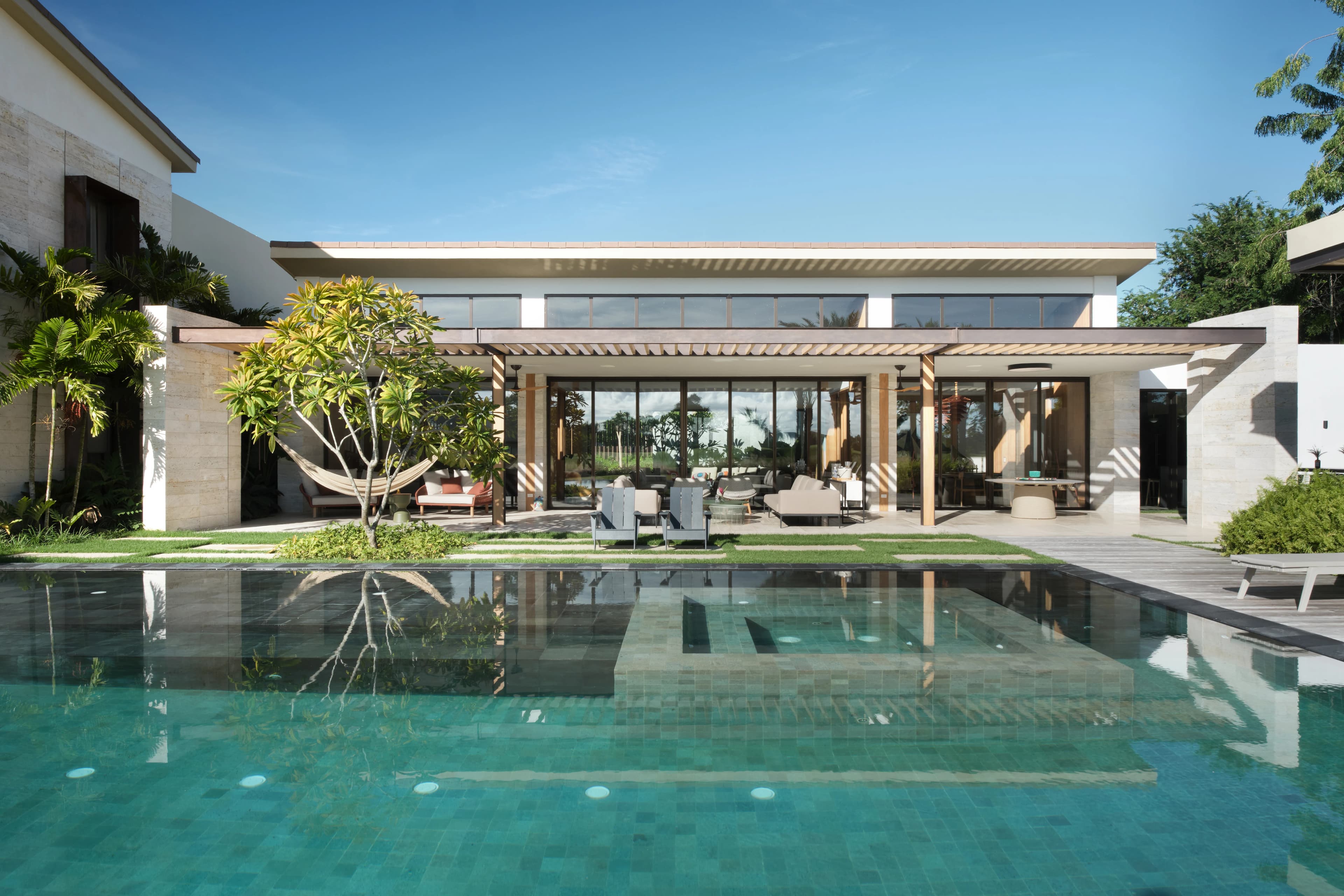 Modern Tropical Villa in Vista Mar