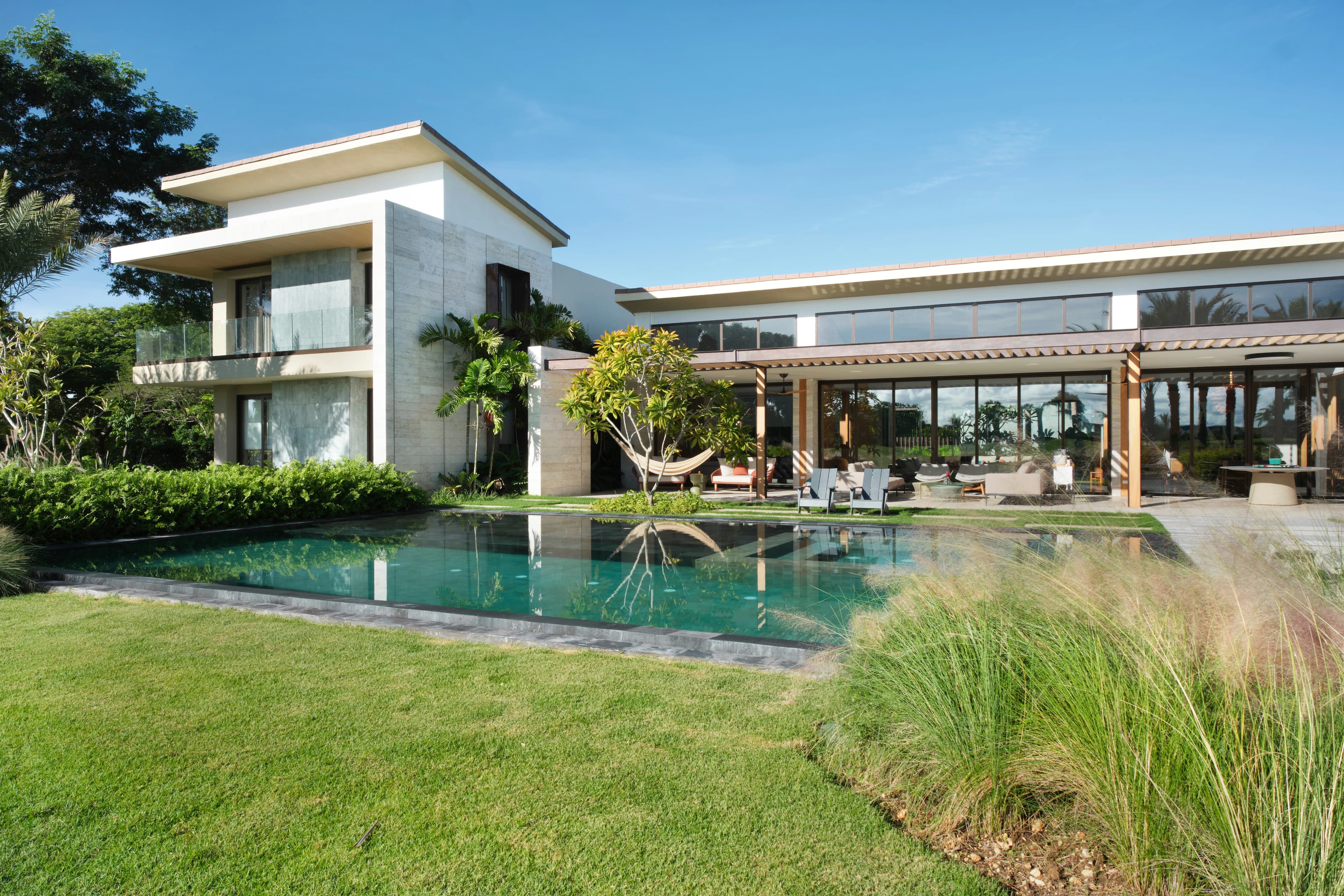 Modern Tropical Villa in Vista Mar