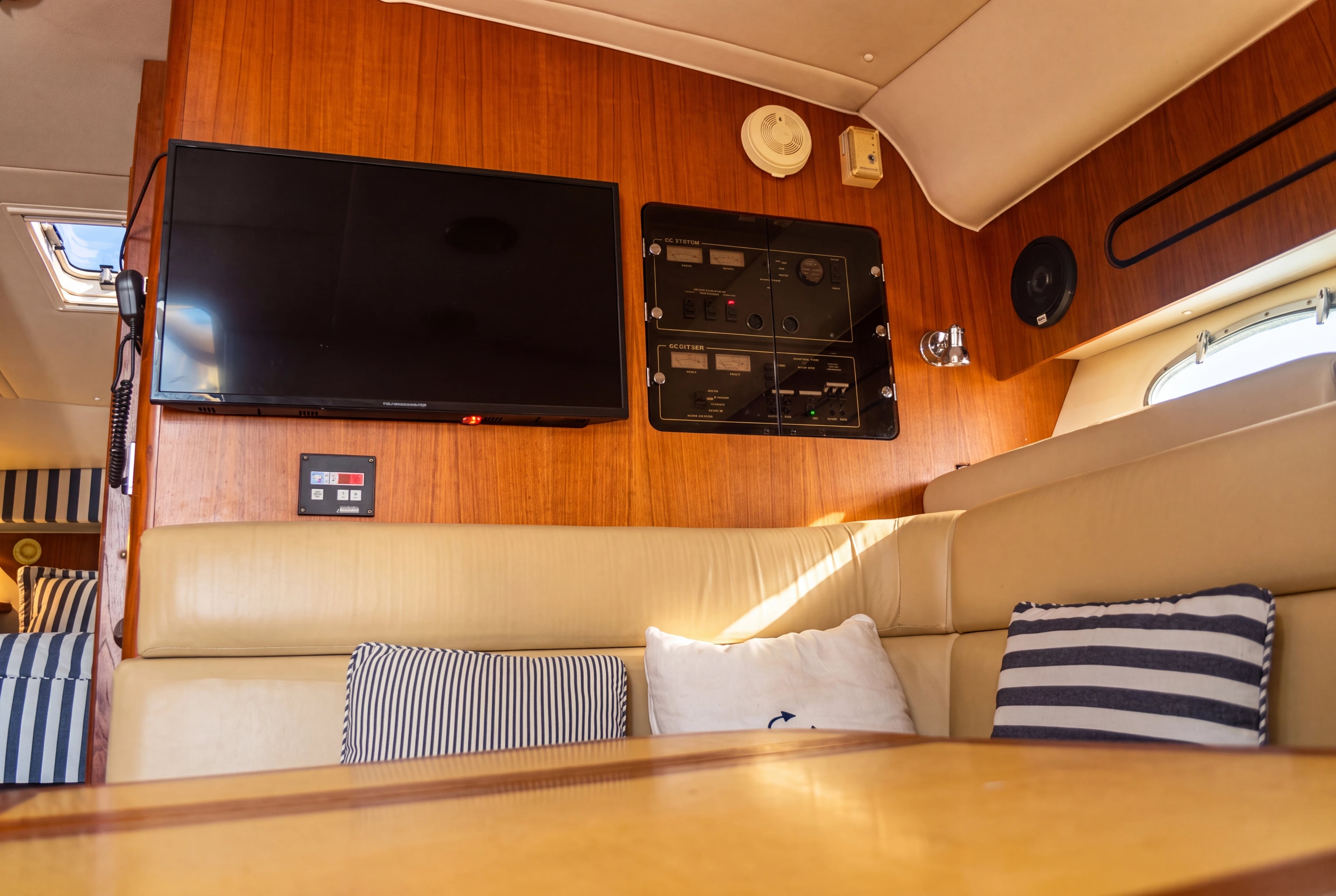 TIARA 38 2