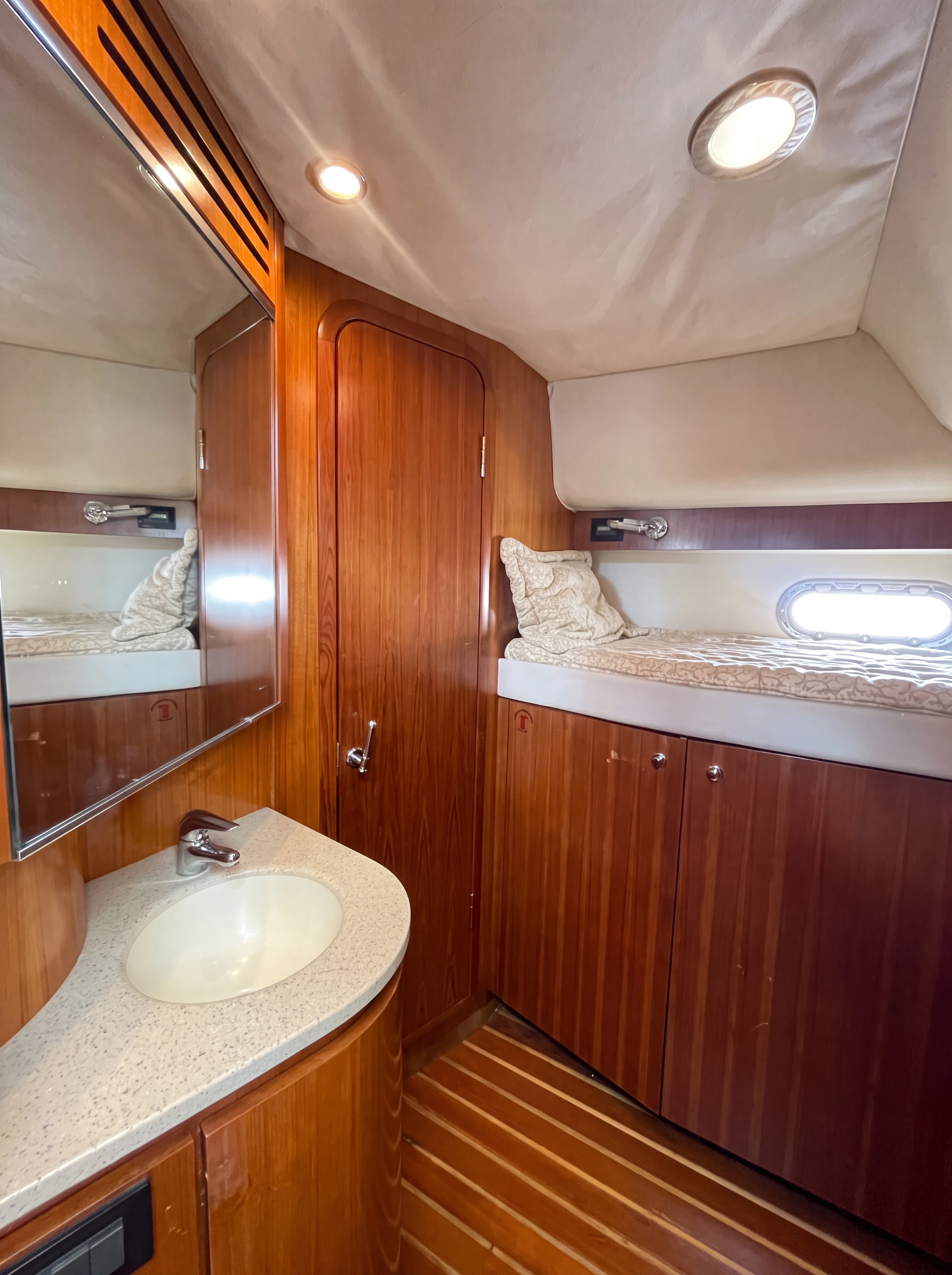 TIARA 48 3
