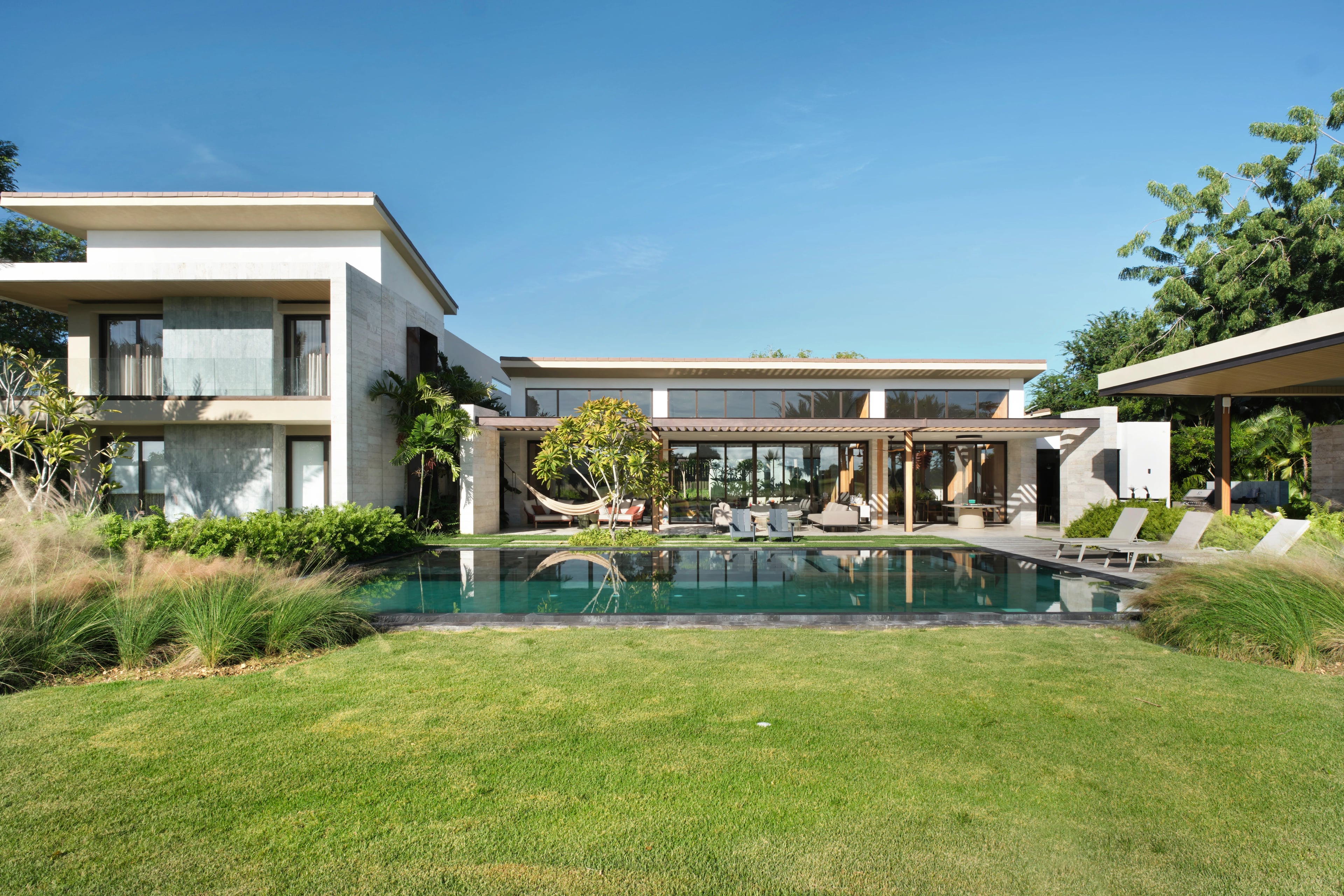 Modern Tropical Villa in Vista Mar - Image 1