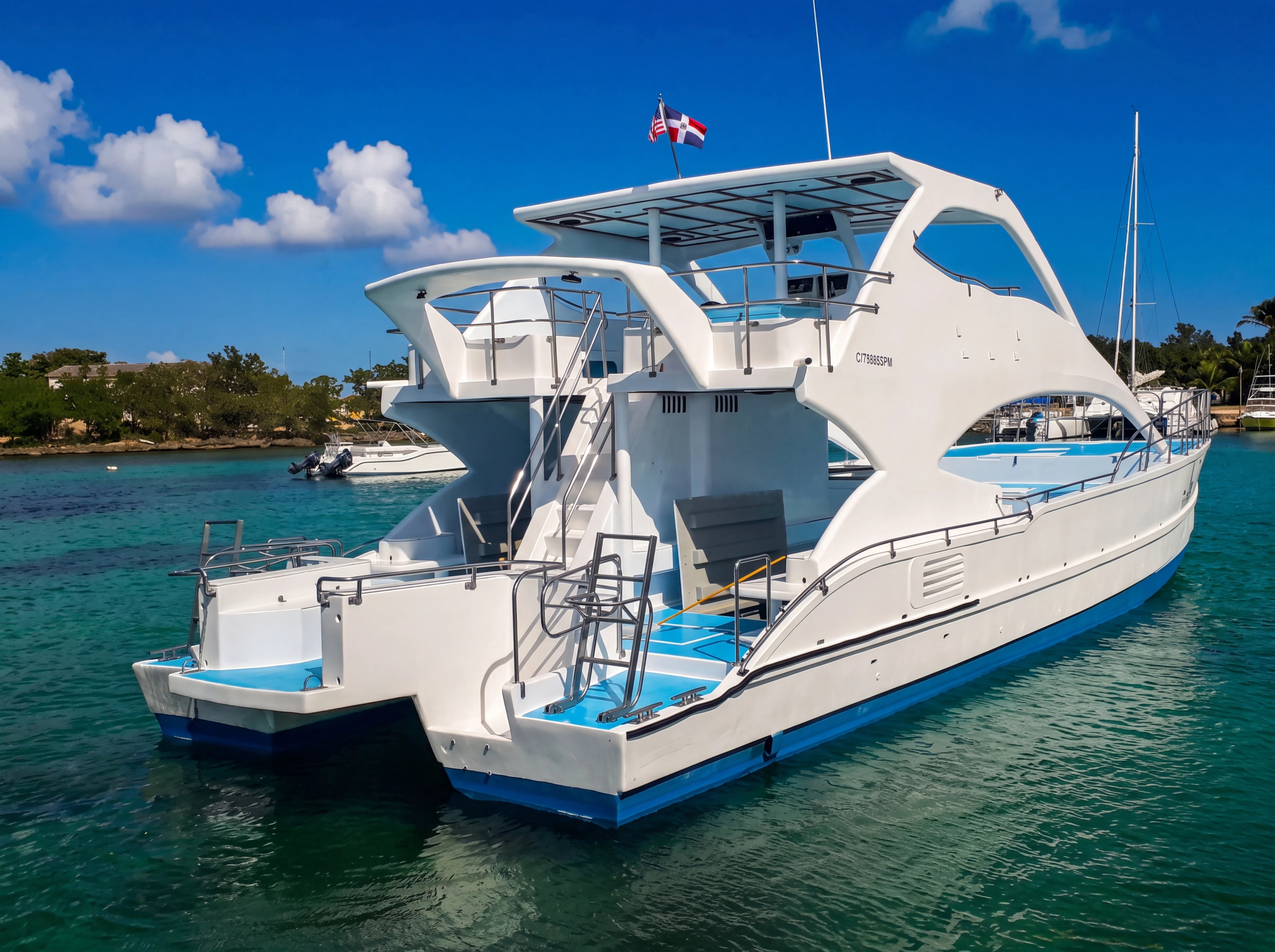 CATAMARAN ABIERTO 1 private charter