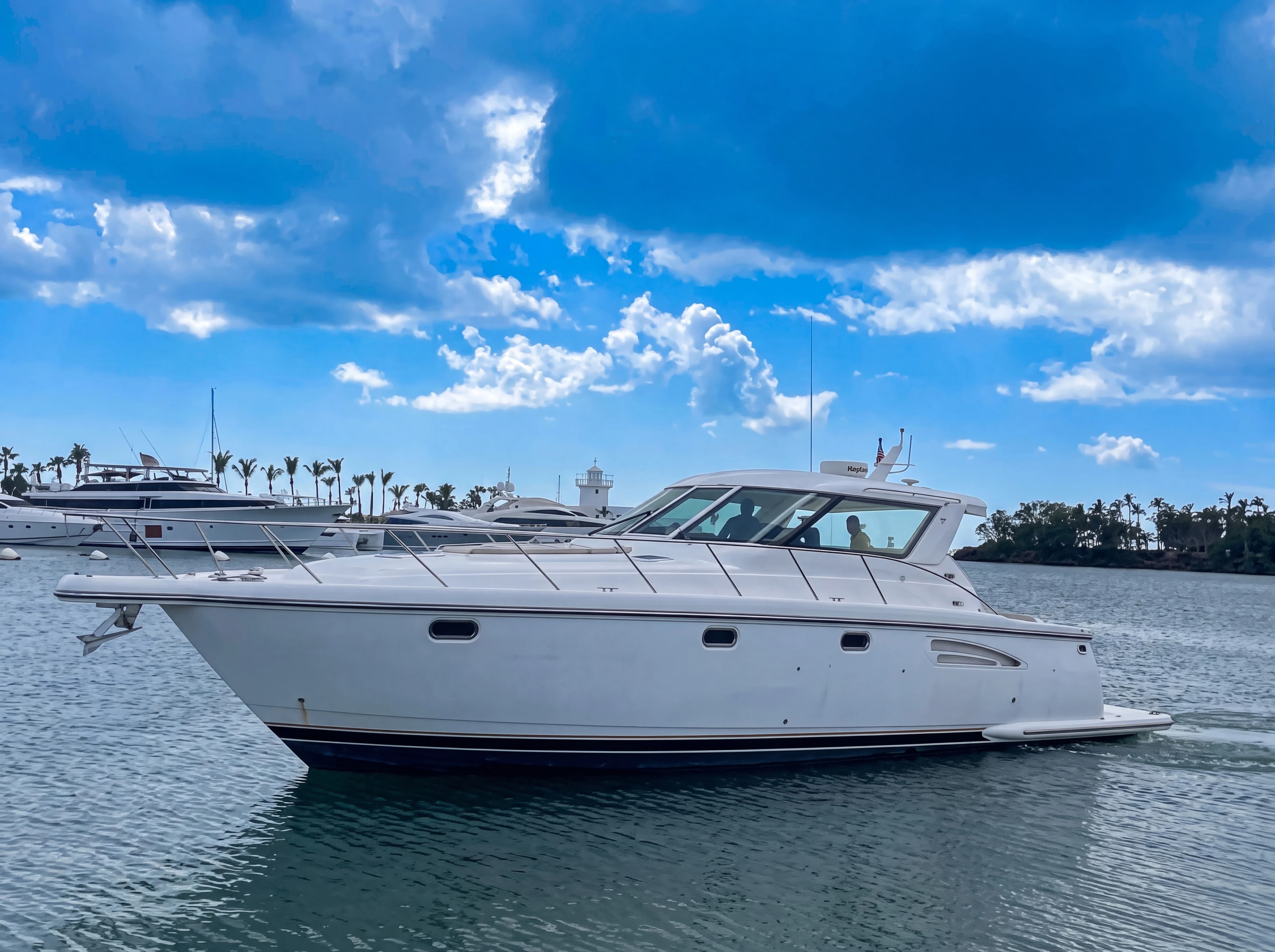 TIARA 43 private charter