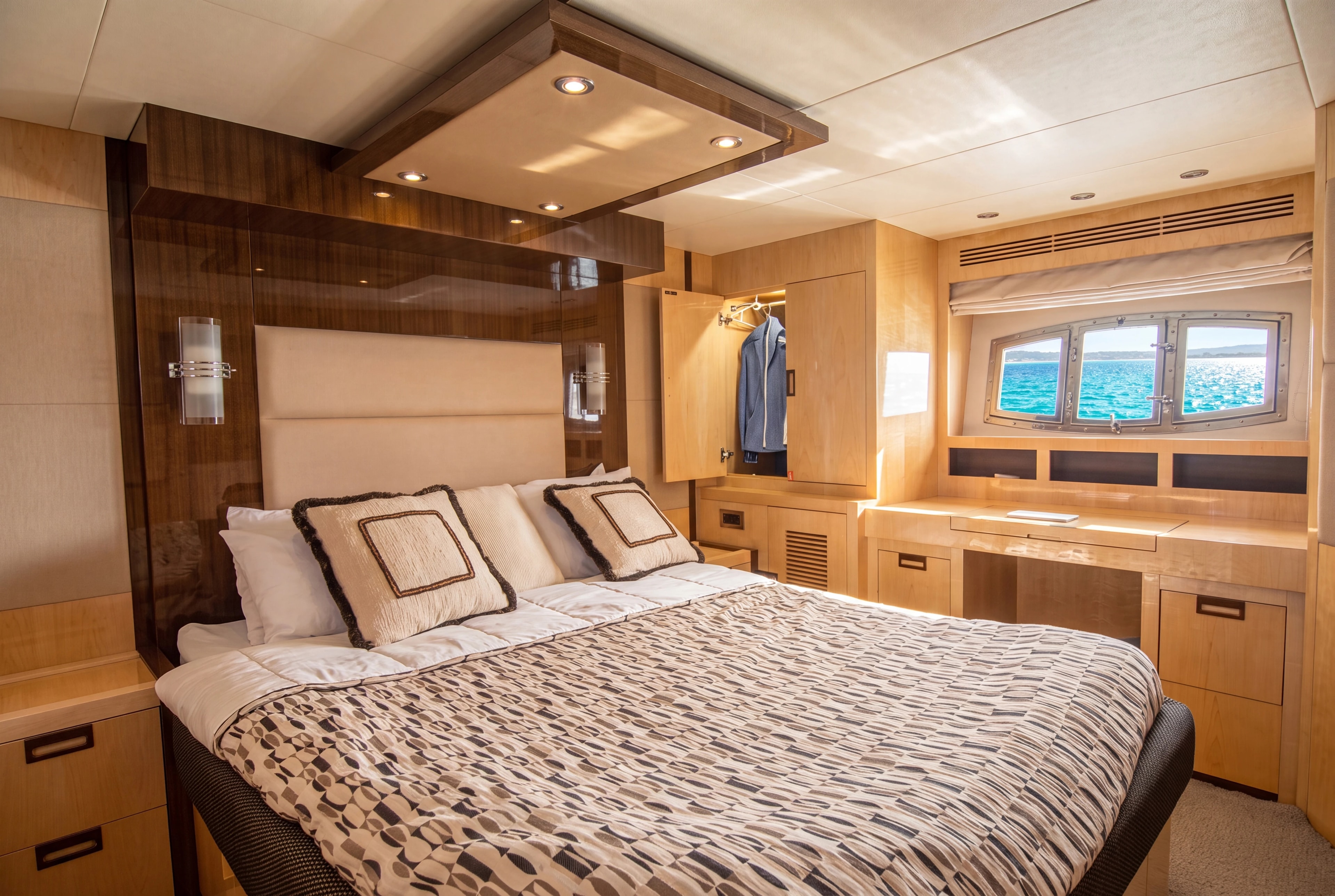 MAJESTY 56 private charter